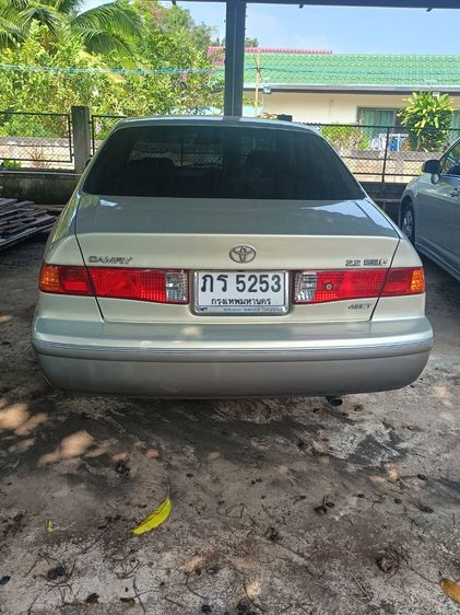 รถ Toyota Camry 2.2 GXi สี บรอนซ์ทอง