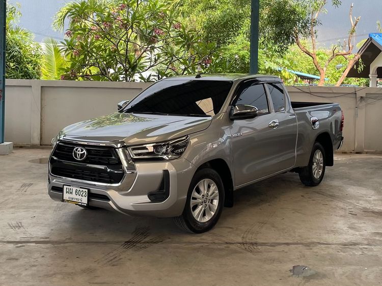 รถ Toyota Hilux Revo Smart Cab 2.4 Mid Z Edition สี บรอนซ์เงิน