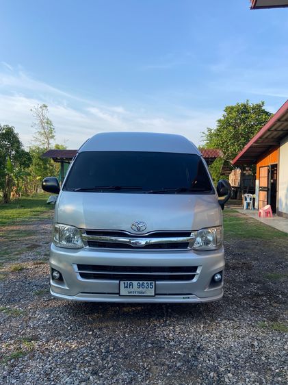 รถ Toyota Commuter 2.5 สี บรอนซ์เงิน