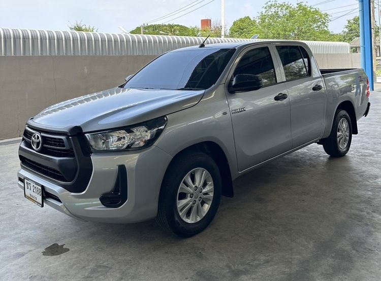 รถ Toyota Hilux Revo Double Cab 2.4 Mid Z Edition สี บรอนซ์เงิน