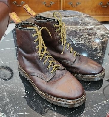 Dr.Martens รองเท้าบู๊ท UK 11 | EU 46 | US 11.5 ปล่อยด่วนรองเท้า Dr. Martens 8-Eye 1460 งานเก่าวินเทจ Made in England แท้ๆ พื้น7ดาวดอกเต็ม หนังแท้สีน้ำตาล สภาพสวยสะสม เบอร์46(11UK) 900บาท