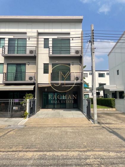 B69-301 ขายด่วน ทาวน์โฮม 3 ชั้น หมู่บ้านกลางเมือง ปิ่นเกล้า-จรัญฯ เนื้อที่ 18.9 ตร.ว พื้นที่ใช้สอย 145 ตร.ม 3 ห้องนอน 3 ห้องน้ำ 1 ห้องรับแขก