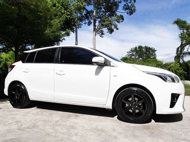 Toyota Yaris 2014 1.2 E Sedan เบนซิน ไม่ติดแก๊ส เกียร์อัตโนมัติ ขาว รูปที่ 2