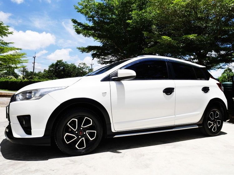 รถ Toyota Yaris 1.2 TRD Sportivo สี ขาว