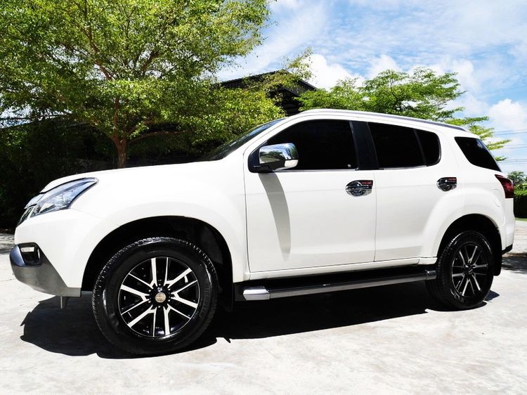 รถ Isuzu MU-X 2.5 สี ขาว