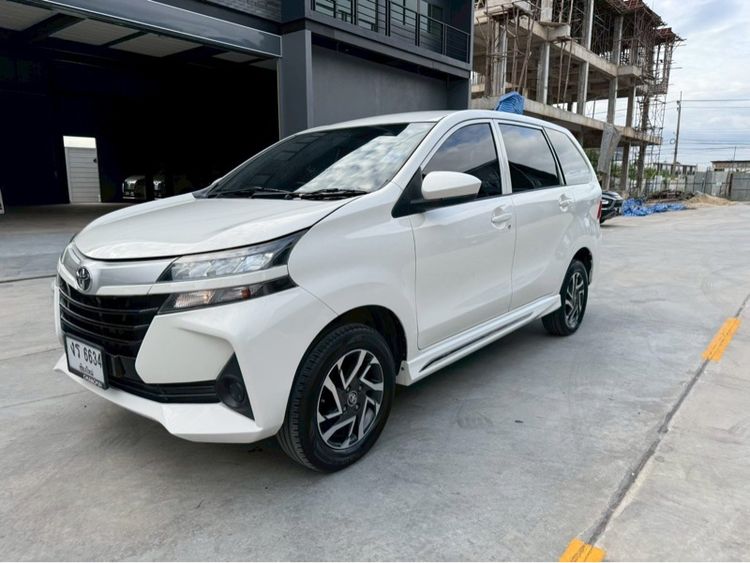 รถ Toyota Avanza 1.5 E สี ขาว