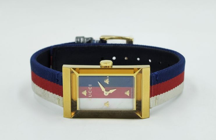 Gucci G-Frame White, Red and Blue Women's Watch YA147405 รูปที่ 15