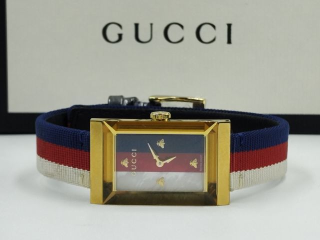 Gucci G-Frame White, Red and Blue Women's Watch YA147405 รูปที่ 13