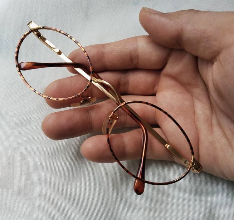 อื่นๆ แว่นสายตา Vintage round eyeglasses frame gold and tortoise 90s