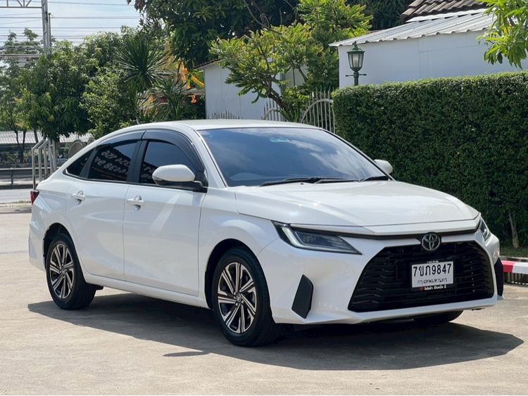 Toyota Yaris ATIV 2023 1.2 Smart Sedan เบนซิน เกียร์อัตโนมัติ ขาว รูปที่ 2