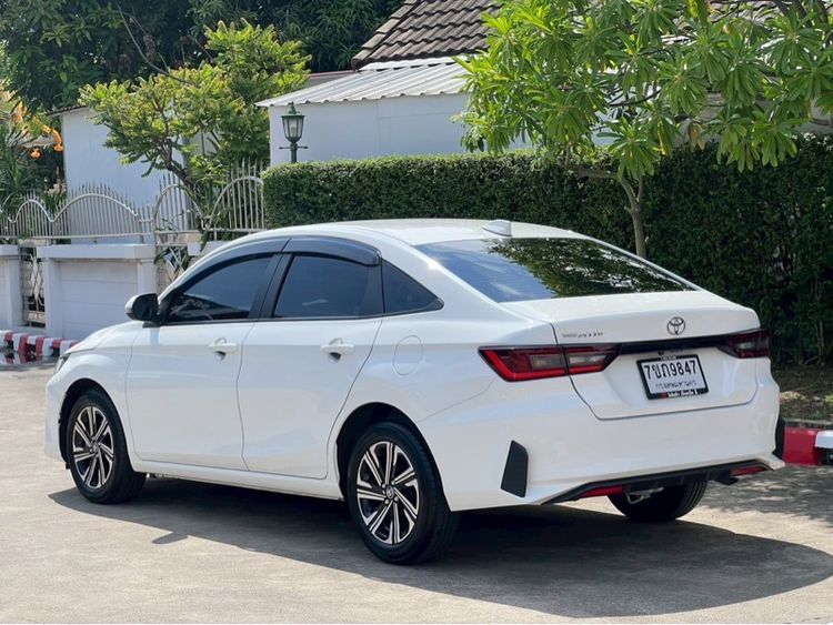 Toyota Yaris ATIV 2023 1.2 Smart Sedan เบนซิน เกียร์อัตโนมัติ ขาว รูปที่ 3