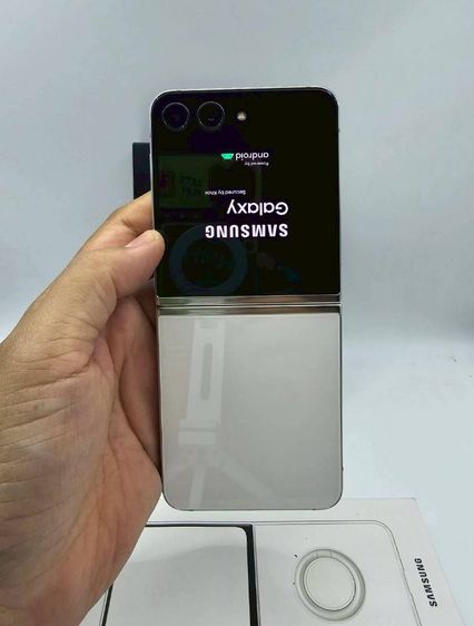 Samsung Galaxy Z Flip 5 256 GB Sumsung galaxy Flip 5  ram8 256gb ครบกล่อง ศูนย์ไทย