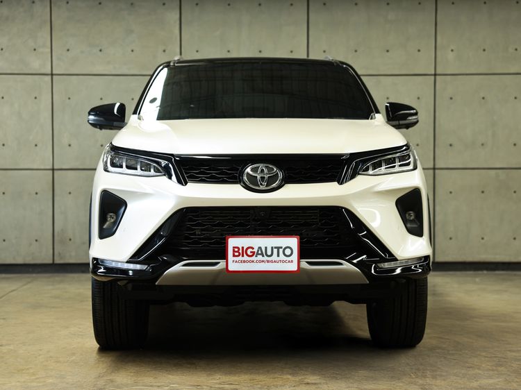 Toyota Fortuner 2022 2.4 Legender Black Top 4WD Utility-car ดีเซล ไม่ติดแก๊ส เกียร์อัตโนมัติ ขาว รูปที่ 3