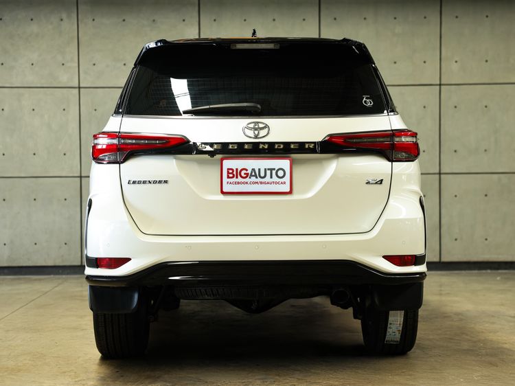 Toyota Fortuner 2022 2.4 Legender Black Top 4WD Utility-car ดีเซล ไม่ติดแก๊ส เกียร์อัตโนมัติ ขาว รูปที่ 4