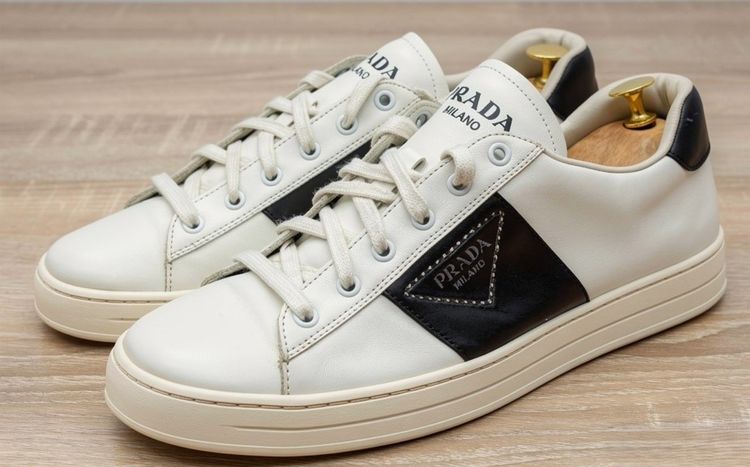 รองเท้าหนังกึ่งทางการ หนังแท้ UK 8 | EU 42 | US 8.5 ขาว Prada Downtown Low-Top Leather Sneakers 