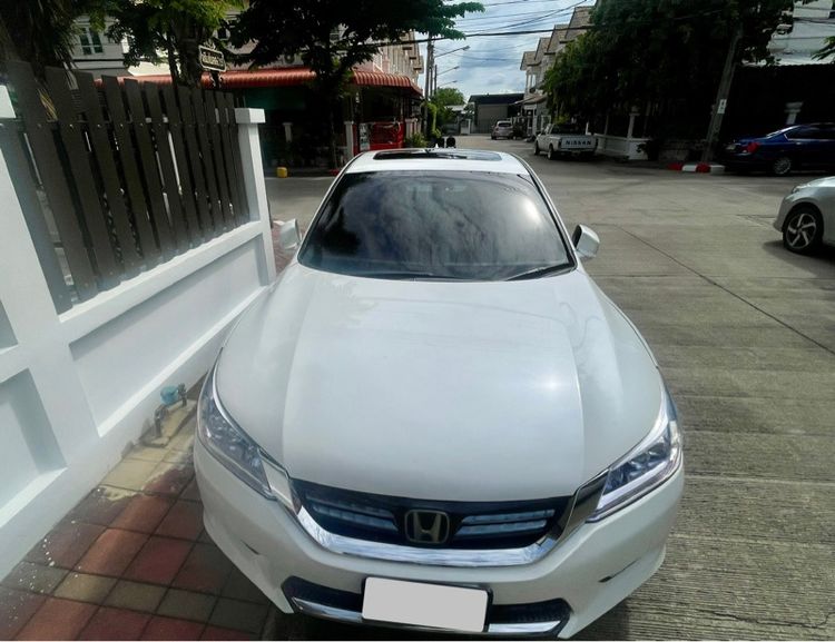 รถ Honda Accord 2.0 Hybrid สี ขาว