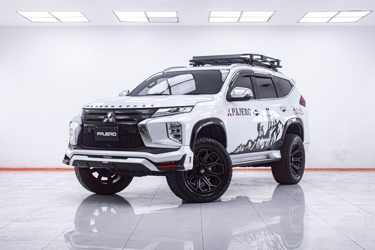 รถ Mitsubishi Pajero Sport 2.4 GT Premium 4WD สี ขาว