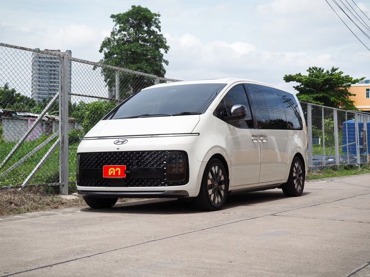 รถ Hyundai Staria 2.2 Premium with sunroof สี ขาว