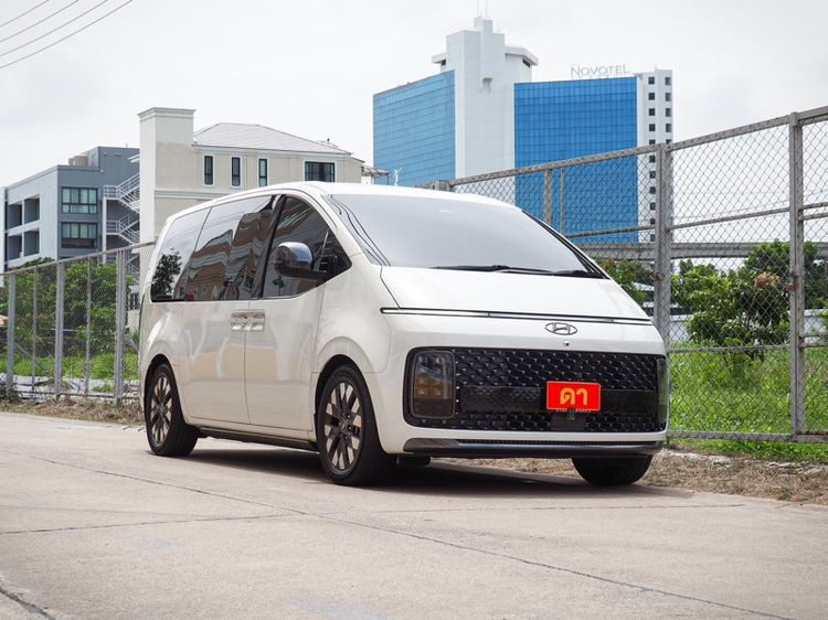 Hyundai Staria 2023 2.2 Premium with sunroof Utility-car ดีเซล ไม่ติดแก๊ส เกียร์อัตโนมัติ ขาว รูปที่ 2