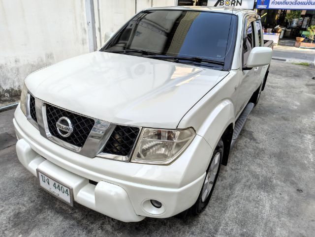 รถ Nissan Navara 2.5 Calibre LE สี ขาว
