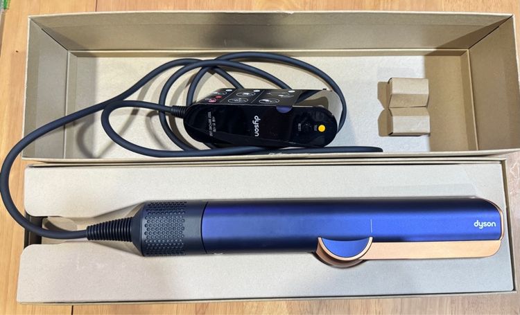ไดร์เป่าผม Dyson airstrait