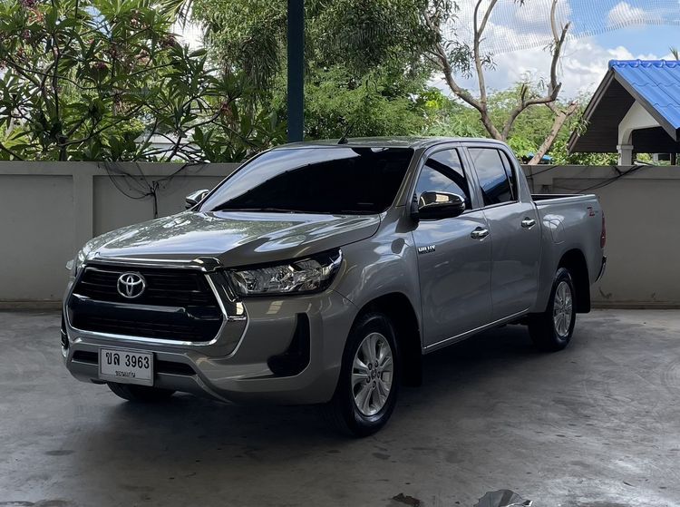 รถ Toyota Hilux Revo Double Cab 2.4 Mid Z Edition สี บรอนซ์เงิน