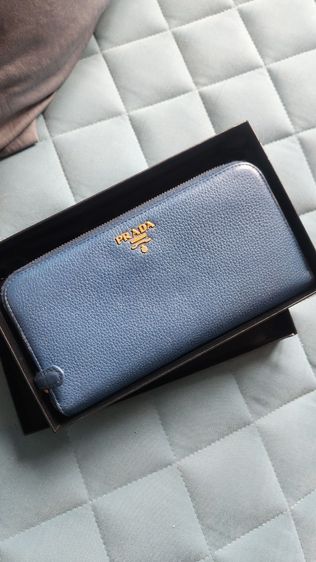หญิง หนังแท้ อื่นๆ กระเป๋าสตางค์ใบยาว Prada สีน้ำเงิน.
