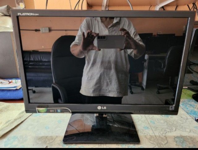 จอคอม lg 20" e2041t สภาพดีมาก ภาพสวยสดใสคมชัด เหมือนใหม่ ประกันไม่เป็นฝ้า ฟิล์มไม่เสื่อม ใช้ได้นานหลายปี รูปที่ 4