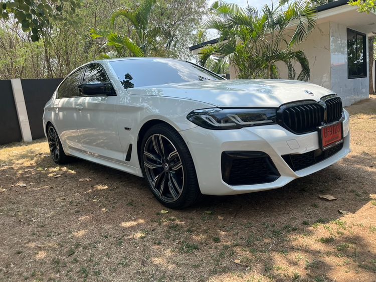 BMW Series 5 2023 530e Sedan ปลั๊กอินไฮบริด (PHEV) ไม่ติดแก๊ส เกียร์อัตโนมัติ ขาว รูปที่ 4