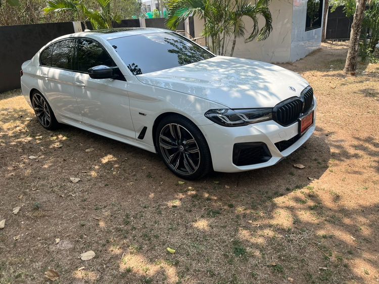 BMW Series 5 2023 530e Sedan ปลั๊กอินไฮบริด (PHEV) ไม่ติดแก๊ส เกียร์อัตโนมัติ ขาว รูปที่ 3