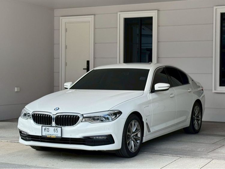 รถ BMW Series 5 530e สี ขาว