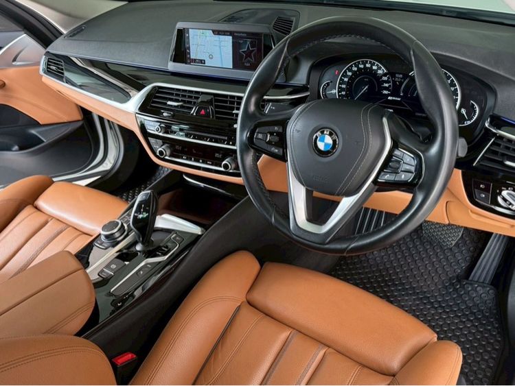 BMW Series 5 2020 530e Sedan ปลั๊กอินไฮบริด (PHEV) ไม่ติดแก๊ส เกียร์อัตโนมัติ ขาว รูปที่ 4