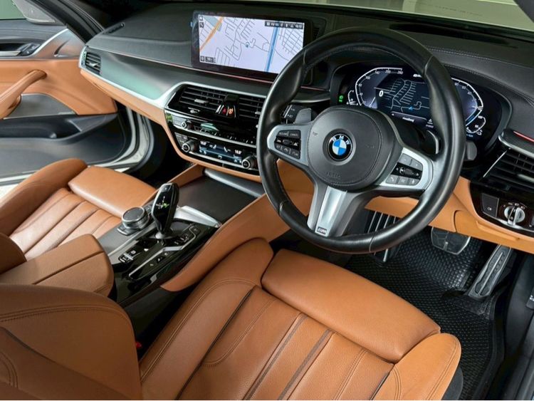 BMW Series 5 2021 530e Sedan ปลั๊กอินไฮบริด (PHEV) ไม่ติดแก๊ส เกียร์อัตโนมัติ ขาว รูปที่ 4