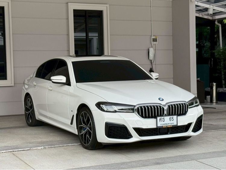 BMW Series 5 2021 530e Sedan ปลั๊กอินไฮบริด (PHEV) ไม่ติดแก๊ส เกียร์อัตโนมัติ ขาว รูปที่ 3