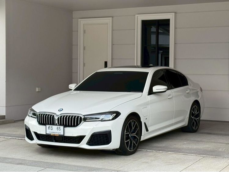 BMW Series 5 2021 530e Sedan ปลั๊กอินไฮบริด (PHEV) ไม่ติดแก๊ส เกียร์อัตโนมัติ ขาว