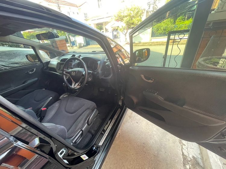 Honda Jazz 2010 1.5 V i-VTEC Sedan เบนซิน ไม่ติดแก๊ส เกียร์อัตโนมัติ ดำ รูปที่ 4