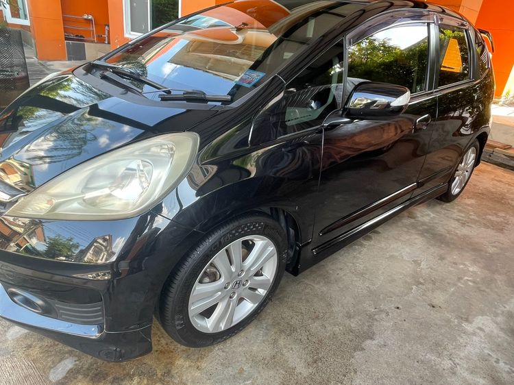 รถ Honda Jazz 1.5 V i-VTEC สี ดำ