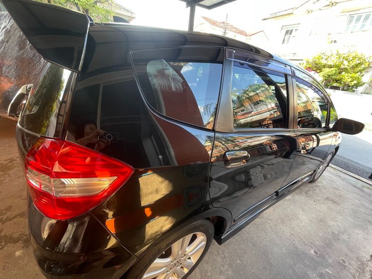 Honda Jazz 2010 1.5 V i-VTEC Sedan เบนซิน ไม่ติดแก๊ส เกียร์อัตโนมัติ ดำ รูปที่ 2