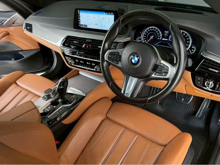 BMW Series 5 2018 530e Sedan ปลั๊กอินไฮบริด (PHEV) ไม่ติดแก๊ส เกียร์อัตโนมัติ ดำ รูปที่ 3