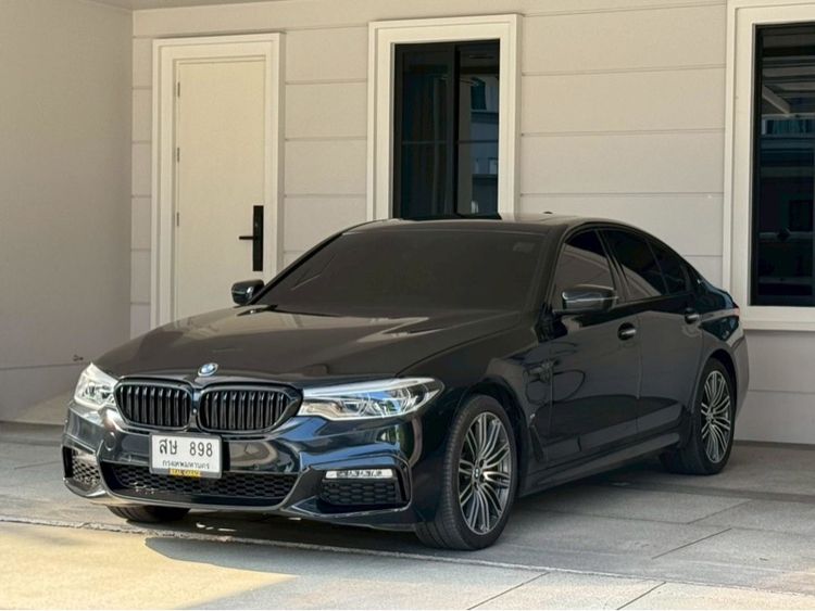 BMW Series 5 2018 530e Sedan ปลั๊กอินไฮบริด (PHEV) ไม่ติดแก๊ส เกียร์อัตโนมัติ ดำ