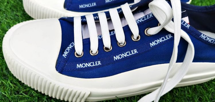 รองเท้าผ้าใบ MONCLER GLISSIERE LOW TOP Size 42  สีน้ำเงิน มือสอง ของแท้ สภาพดี สวย รูปที่ 5