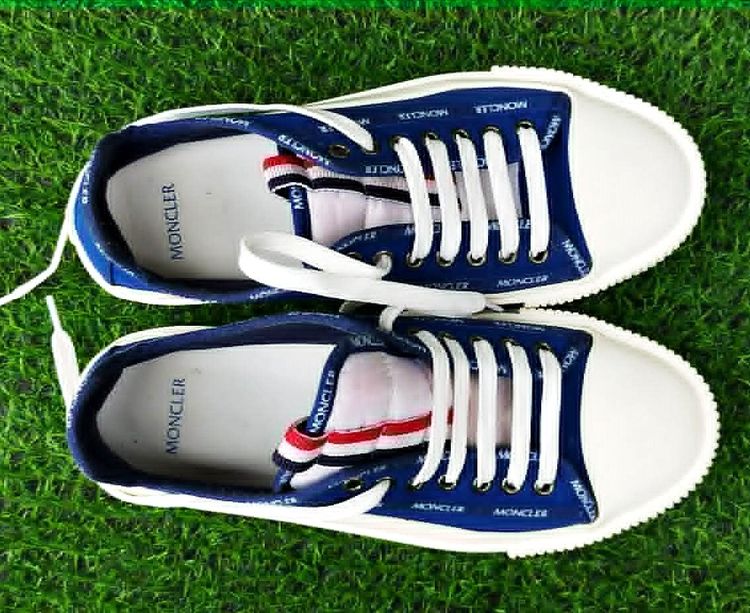 รองเท้าผ้าใบ MONCLER GLISSIERE LOW TOP Size 42  สีน้ำเงิน มือสอง ของแท้ สภาพดี สวย รูปที่ 2