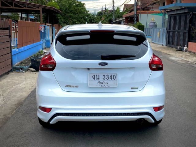 รถ Ford Focus 1.5 Trend สี ขาว