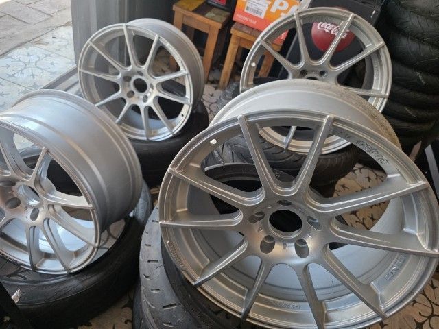 ล้อ Lenso แท้ 8.5×18"(5รู) สภาพใหม่ไม่เคยซ่อม ติดต่อ 081-6477-198