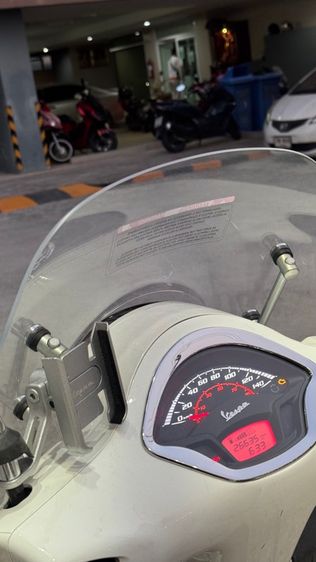 Vespa GTS 300 Super Sport HPE  2022 รูปที่ 16