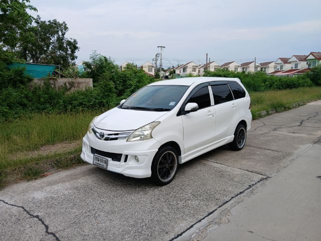 รถ Toyota Avanza 1.5 G สี ขาว
