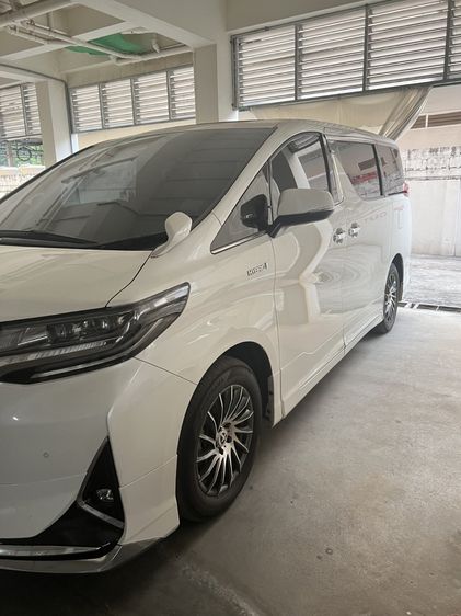 รถ Toyota Alphard 2.5 Hybrid สี ขาว