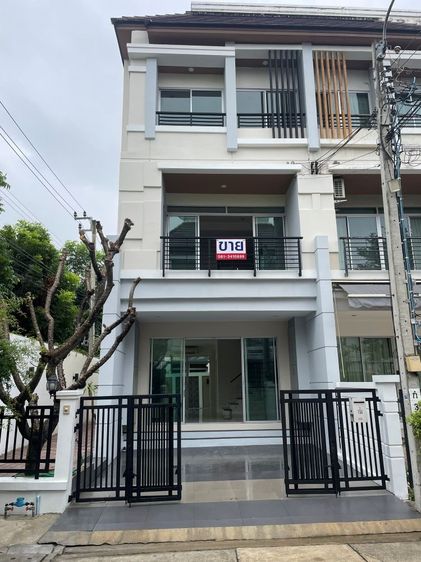 มีบางส่วน ขายทาวน์โฮม 3 ชั้น หลังมุม โครงการบ้านกลางเมือง เออร์บาเนี่ยน ศรีนครินทร์ ทำเลดี เดินทางสะดวก