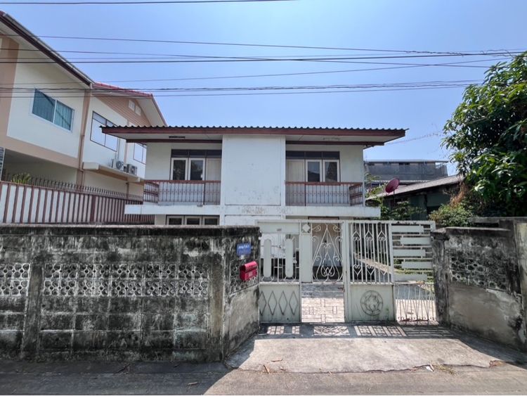 สร้างเสร็จก่อน 2010 ขายบ้านเดี่ยว 2 ชั้น 51 ตร.ว. ทำเลดี ใกล้ ม.บางมด 