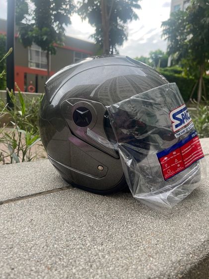 หมวกกันน็อก